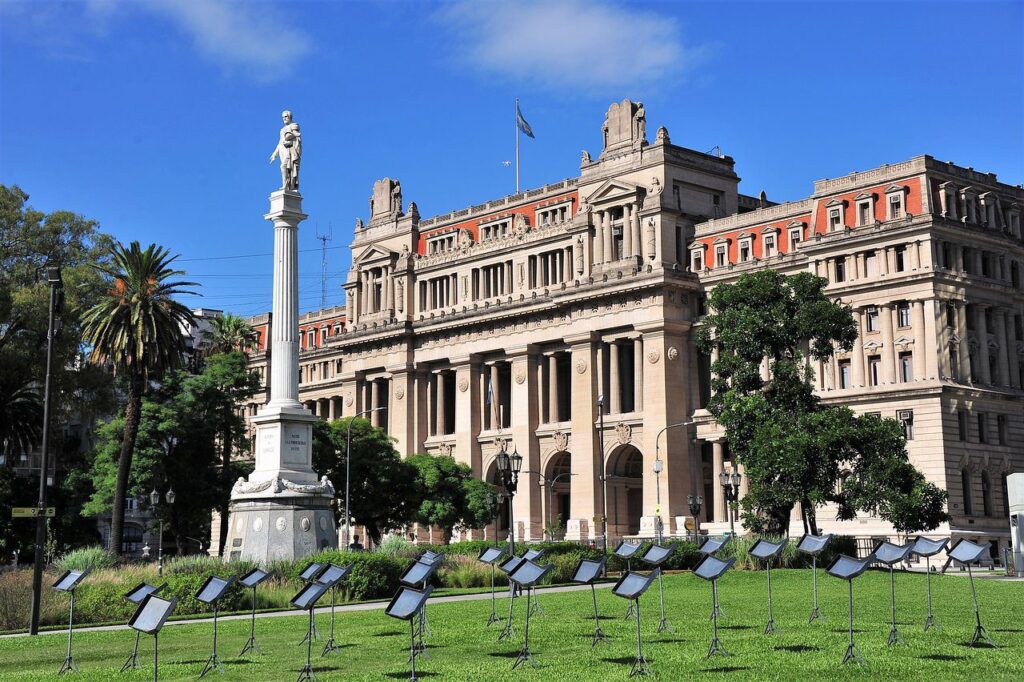 Plaza-Lavalle