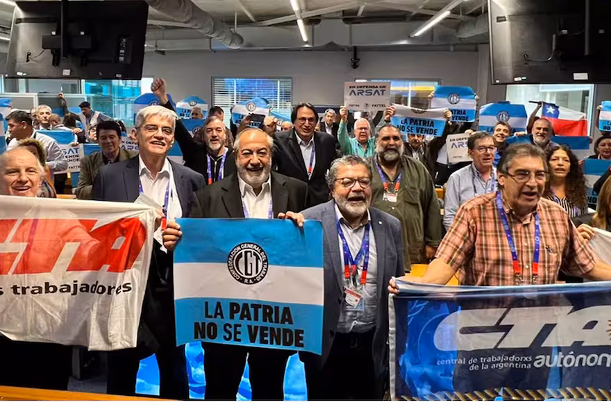 dirigentes-sindicales-de-la-cgt-y-la-cta-en-la-64UXEP3TE5ALFEIGL4ALKGNCE4