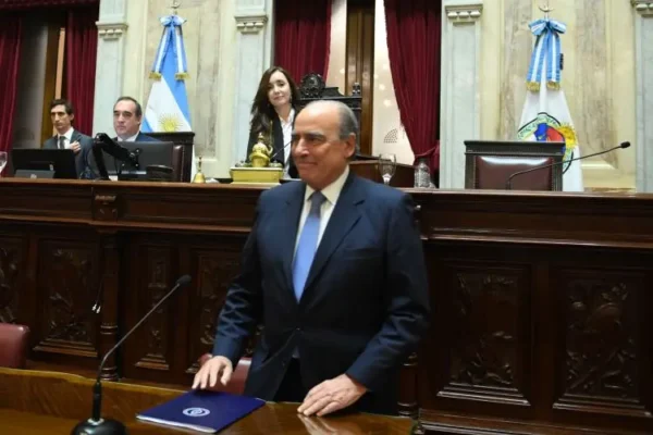 Guillermo-Francos-Senado-con-Villarruel-detras