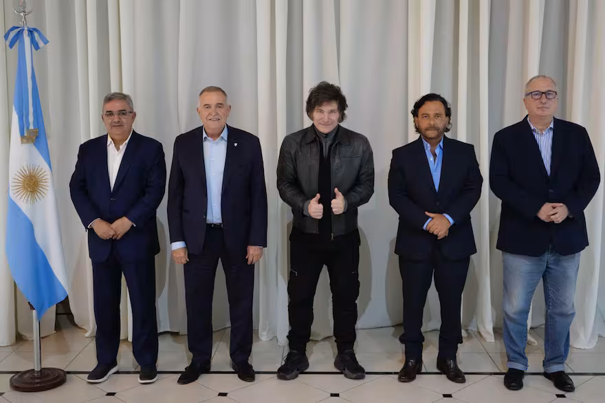 el-presidente-javier-milei-se-reunio-anoche-en-la-IBSWI4Z6PZE5NK2LVAV7DSEZOQ