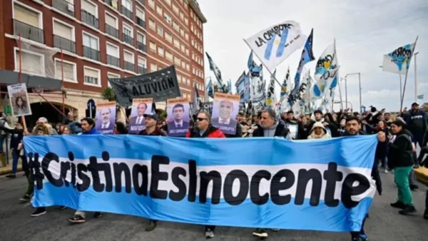 marcha-cristina-kirchner-mar-del-platajpg