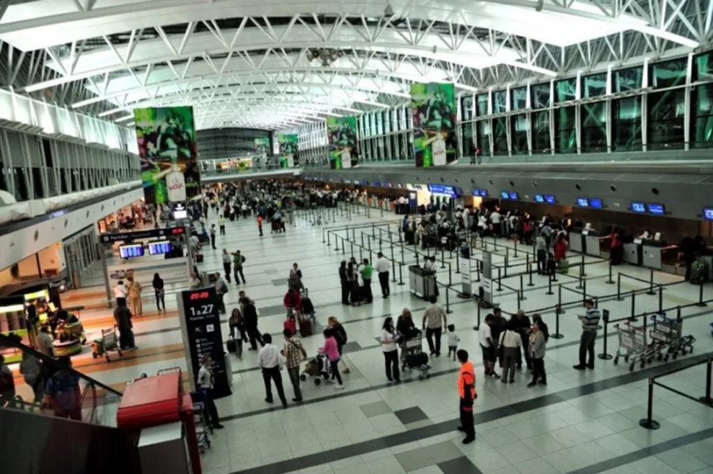 L_5b14e2fa6d1b2_aeropuerto-buenos-aires-ezeiza-1