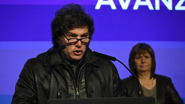 javier-milei-reconocio-la-derrota-y-dio-un-discurso-en-el-bunker-de-la-libertad-avanza-2095170