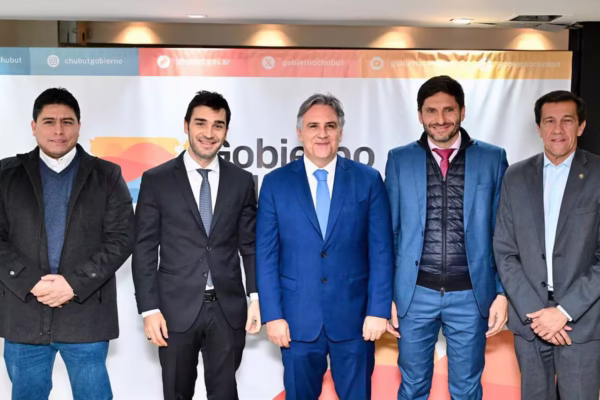 los-gobernadores-claudio-vidal-santa-cruz-ignacio-HFUHQCNMFBG3ZHQP5MV2HUS6I4-1