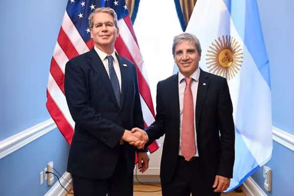 scott-bessent-recibio-a-luis-caputo-en-JIIWOKXKGFD7VJ4IVJ3AAVFEPQ
