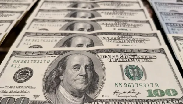 el-dolar-blue-cerro-una-semana-franca-baja-foto-walter-morenomdz-moto-g-24-power