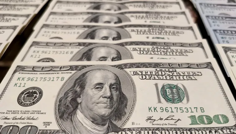 el-dolar-blue-cerro-una-semana-franca-baja-foto-walter-morenomdz-moto-g-24-power