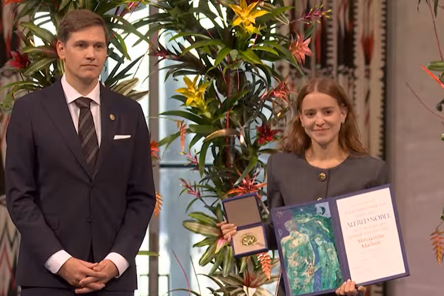 la-hija-de-maria-corina-machado-recibe-el-nobel-CVSLVDZJG5ACNKSYCUEVIUGG64