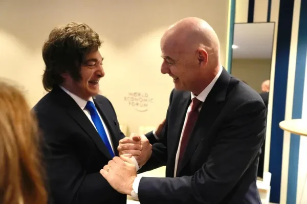 javier-milei-y-gianni-infantino-davos-22-01-26