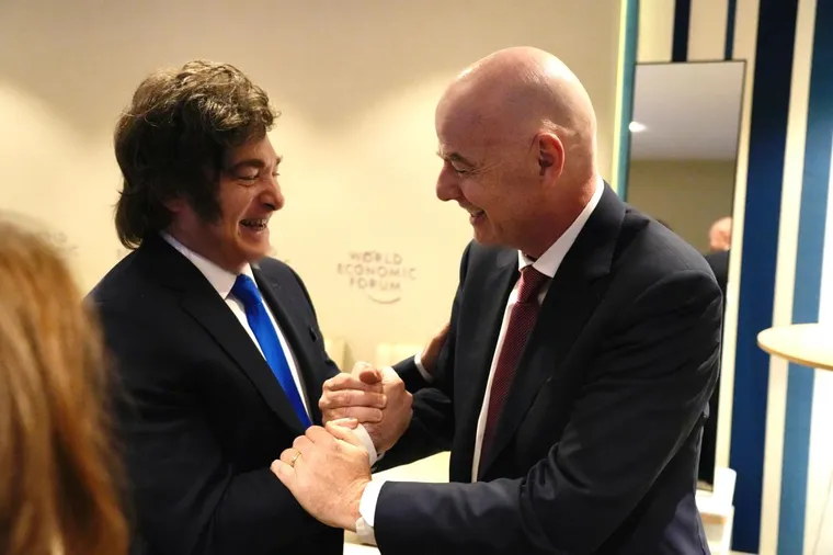 javier-milei-y-gianni-infantino-davos-22-01-26