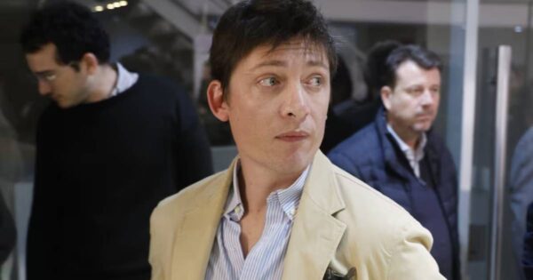 santiago-caputo-en-la-previa-del-debate-de-los-K63PF3TSNZE77HZKPC726RZFIA-1