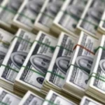 ECONOMÍA: EL DÓLAR SIGUE EN CAÍDA LIBRE; PERFORÓ EL PISO DE LOS $1.400