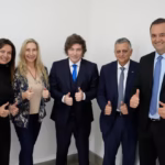 POLÍTICA: MILEI CALIFICA DE «HSTÓRICO» EL FALLO DE YPF, PERO LANZA UNA CATARATA DE INSULTOS CONRA KICILLOF QUE SACUDE EL TABLERO POLÍTICO