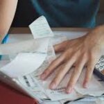 POLÍTICA Y ECONOMÍA: LA REBELIÓN DE LOS DEUDORES: CUANDO LA SUPERVIVENCIA ROMPE ELCONTRATO FINANCIERO