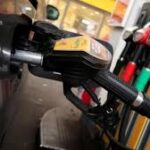 ECONOMÍA: LA MUERTE DE LA «REGLA DE ORO»: POR QUÉ UN LITRO DE NAFTA YA NO VALE UN DÓLAR Y QUIÉN SE QUEDA CON LA DIFERENCIA