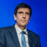 ECONOMÍA: DE PATADAS Y DEVALUACIONES «MELCONIAN LE RESPONDE AL «PLAN DE FIERRO» DE CAPUTO