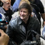 POLÍTICA; ATAQUE A LA PRENSA, E, PRESIDENTE CALIFICÓ DE «DELINCUENES» A PERIODISTAS Y APUNTÓ CONTRAS UN CANAL DE TV