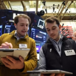 ALERTA MERCADOS: LA VOLATILIDAD EN WALL STREET ARRASTRA A LOS ACTIVOS LOCALES Y VUELVE A EMPUJAR EL RIESGO PAÌS