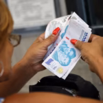 ECONOMÍA «DATO MATA RELATO»: LOS SALARIOS FORMALES VOLVIERON  A PERDER CONTRA LA INFLACIÓN Y ACUMULAN SIETE MESES DE CAÍDA REAL