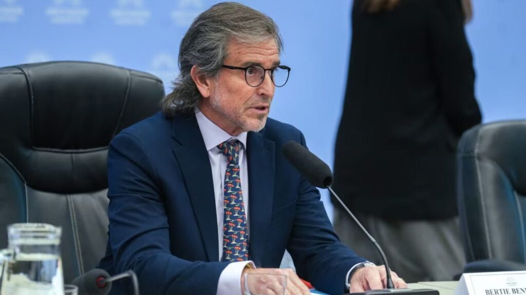 el-presidente-de-la-comision-de-presupuesto-y-hacienda-bertie-benegas-lynch-2131295-e1770816294465