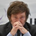 POLÍTICA: ALERTA EN CASA ROSADA EL «ADORNIGATE» Y SOBRE TODO LA CRISIS ECONÓMICA HUNDEN LA APROBACIÓN DE MILEI AL 37%