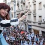 POLÍTICA: ENTRE LA SENTENCIA Y LA CALLE: LA INSÓLITA RESURRECCIÓN DEL «OPERATIVO CLAMOR» POR CRISTINA CANDIDATA