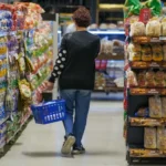 EL CONSUMO MASIVO CAYÓ 2,7% EN JUNIO Y ACUMULÓ UN RETROCESO DE CASI EL 3% EN EL PRIMER SEMESTRE