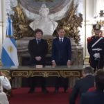 POLÍTICA: LA INTERNA EN LA ROSADA, EL TRIPLE ABRAZO A ADORNI DESCONCIERTA A UN GABINETE AL QUE SANTILLI LLEA PARA IMPONER ORDEN