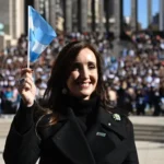 LA SOBERANÍA EN EL CÉSPED: VILLARRUEL SE CORRE DEL PROTOCOLO OFICIAL Y CALIFICA DE «PIRATAS» A LOS INGLESES TRAS EL TRIUNFO