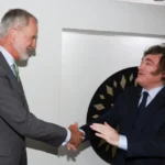 COLOMBIA: JAVIER MILEI CON EL REY FELIPE VI DE ESPAÑA, ANTES DE LA ASUNCIÓN DE ABELARDO DE LA ESPRIELLA