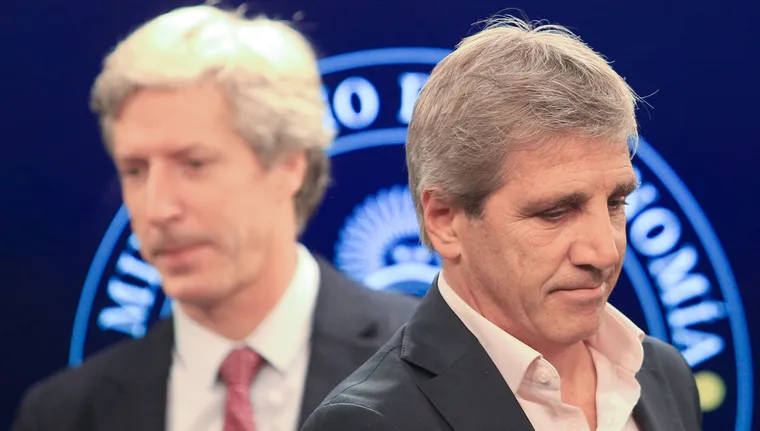 luis-caputo-y-santiago-bausili-anunciaron-el-traspaso-la-deuda-del-central-al-tesoro-nacional-foto-na