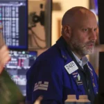 ACTIVOS ARGENTINOS EN CAÍDA EN WALL STREET: EL RIESGO PAÍS TOCA MÁXIMOS EN DOS MESES
