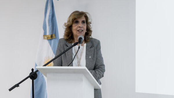 Honoris-causa-Marta-Pascual-IR