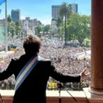 EDITORIAL: MIL DÍAS DE GESTIÓN LIBERTARIA: EL AJUSTE MACRO, EL GOLPE A LOS HOGARES Y LA TRAMPITA GEOPOLÍTICA