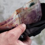 ECONOMÌA Y POLÌTICA: EL COLAPSO DEL SALARIO MÍNIMO: EL PODER DE COMPRA RETROCEDE A NIVELES DE LA CRISIS DE 2002 Y QUEDA POR DEBAJO DE LOS AÑOS ’90