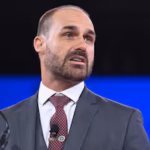 LA JUSTICIA DE BRASIL ORDENÓ LA DETENCIÓN DE EDUARDO BOLSONARO, HERMANO DEL CANDIDATO PRESIDENCIAL, A DÍAS DEL BALOTAJE