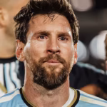 MESSI EL MUCHACHO DE ROSARIO QUE LE ENSEÑÓ AL MUNDO A CREER EN LO IMPOSIBLE