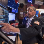 WALL STREET EN ALERTA: LOS FACTORES CLAVE QUE MIRAN LOS MERCADOS TRAS LA SUBIDA DEL RIESGO PAÍS ARGENTINO